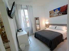Double Room, 1 King Bed, Ensuite | Free minibar, desk, free WiFi, bed sheets