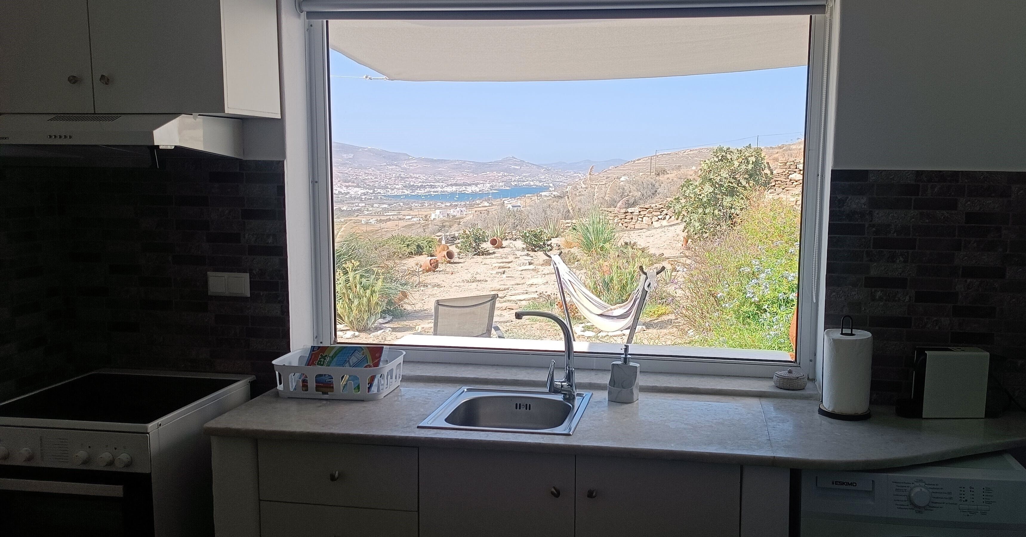 Fridge, microwave, oven, coffee/tea maker