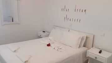 2 bedrooms, in-room safe, desk, iron/ironing board