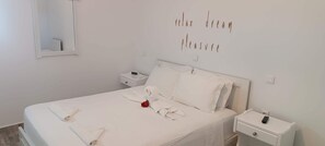 2 chambres, coffres-forts dans les chambres, bureau