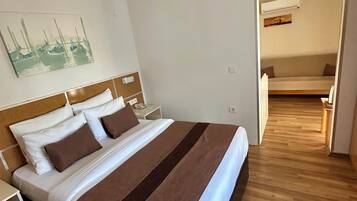 Family Room, Balcony, City View