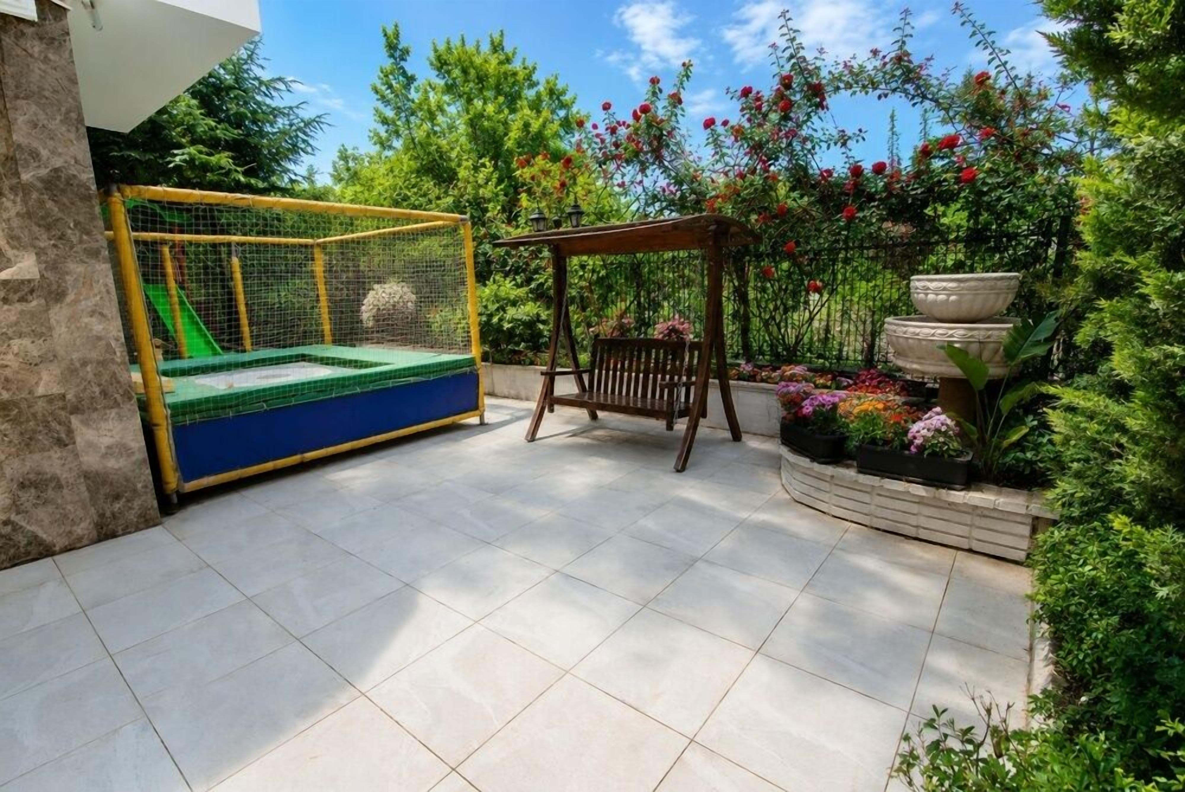 Children’s play area – outdoor