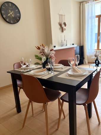 Dining. Au Courant d'Aire