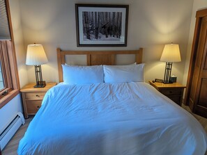 2 slaapkamers, een strijkplank/strijkijzer, wifi, beddengoed