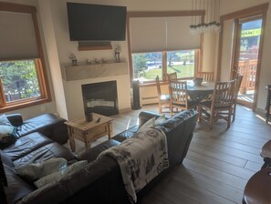 Smart TV, fireplace - Location! location! location! Steps from the Eagle chair lift. (Frisco)