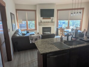 Smart TV, fireplace