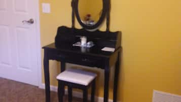 1 bedroom, travel crib, WiFi (free)