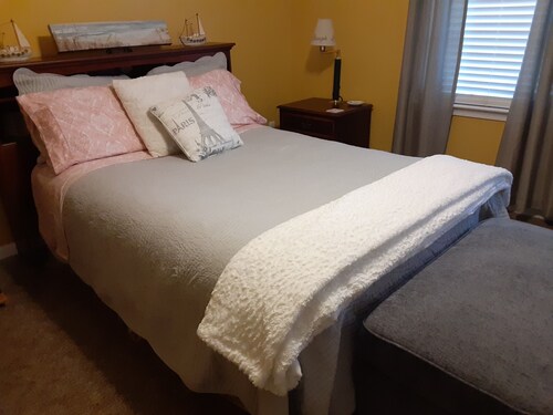 Quiet and Spacious, in Tranquil Neighborhood private rm
