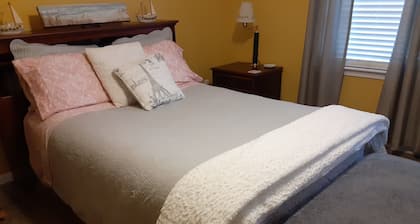 Quiet and Spacious, in Tranquil Neighborhood private rm