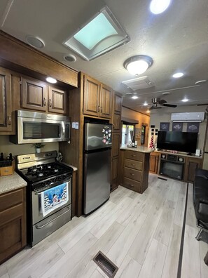 Microwave, oven, stovetop, dishwasher