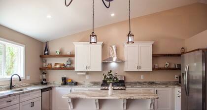 3-bedroom house near Deep River, Wolfspeed, Toyota, & Zoo