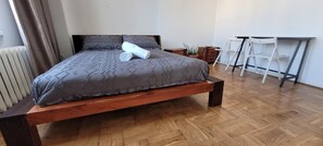 Iron/ironing board, free WiFi - Art Dreams Apartament Chmielna 5 (Warsaw)