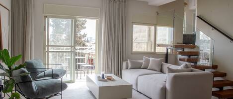 Smart TV, computer monitors