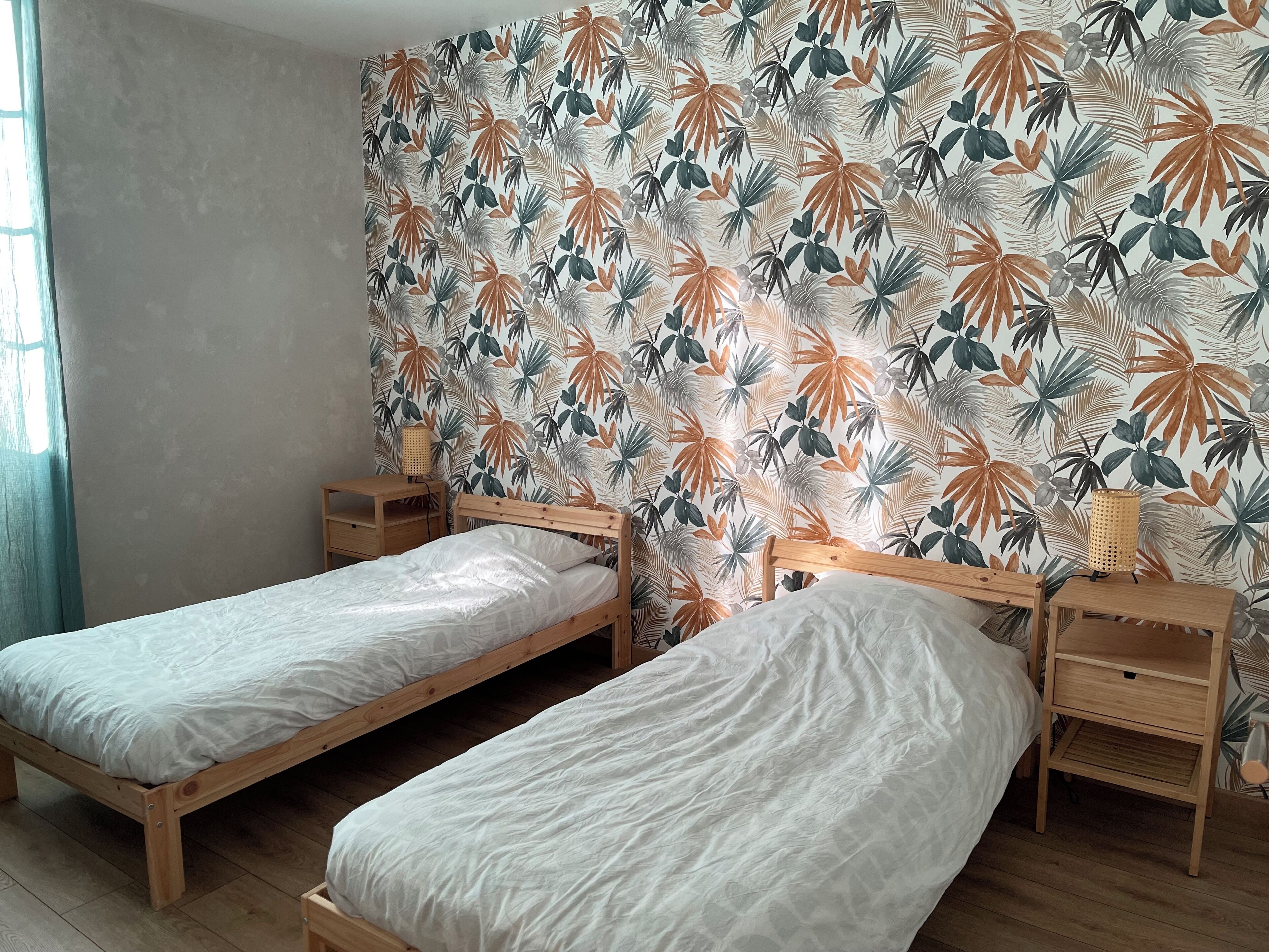 2 quartos, berço de viagem, roupa de cama