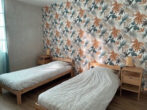 2 soverom, reiseseng for barn og sengetøy