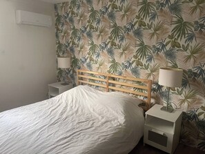 2 bedrooms, bed sheets