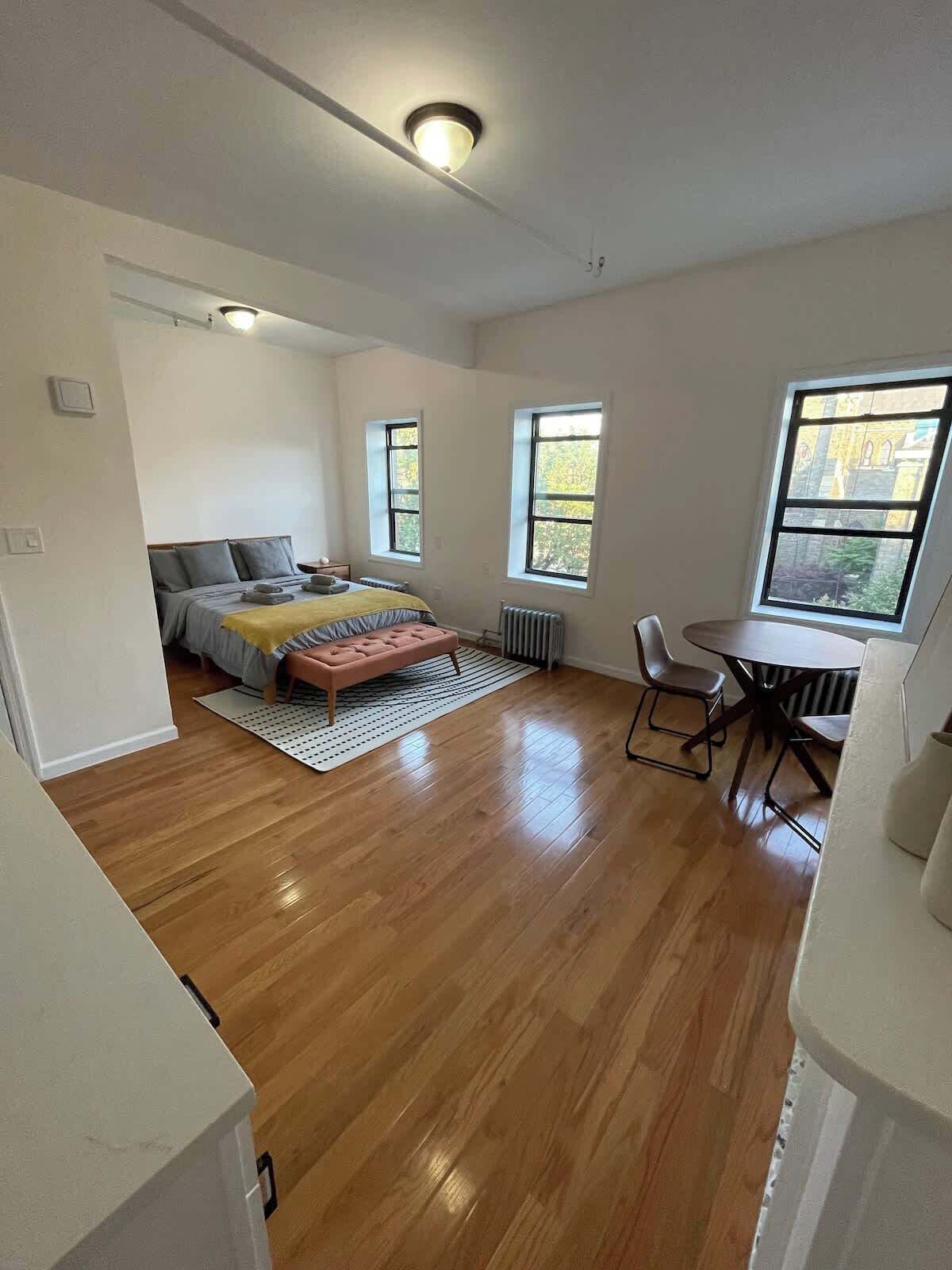 1 habitación, tabla de planchar con plancha, wifi y ropa de cama 