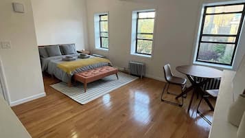 1 habitación, tabla de planchar con plancha, wifi y ropa de cama