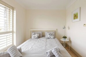 5 habitaciones, tabla de planchar con plancha, cuna de viaje y wifi 