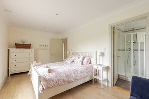 5 bedrooms, iron/ironing board, travel cot, WiFi