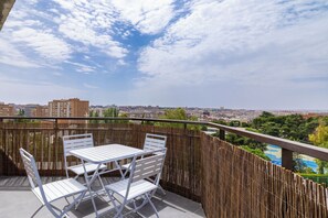 Terrace/patio - HA Aparthotel Retiro Suites (Madrid)