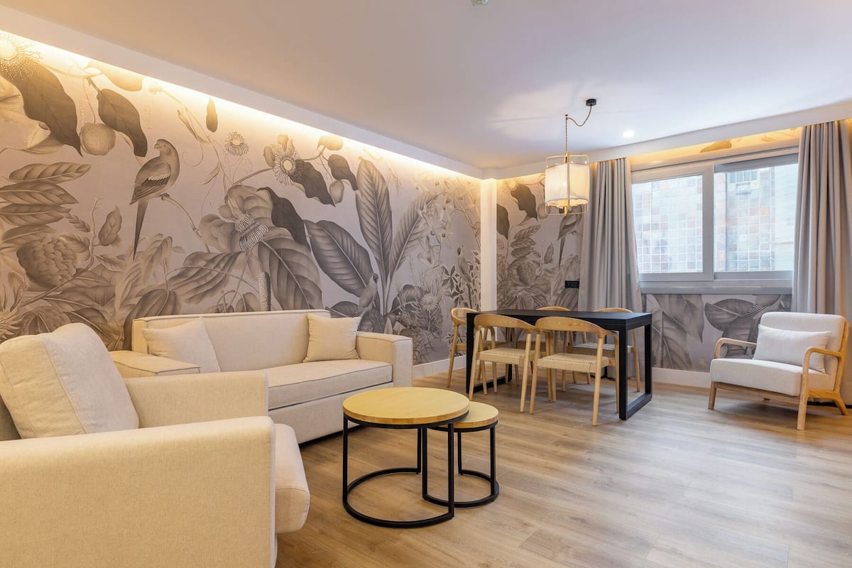 Suite familiale | Aire de séjour | Téléviseur connecté de 45 po avec télévision numérique