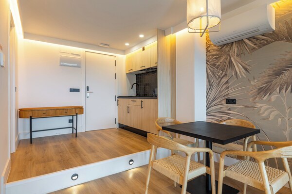 HA Aparthotel Retiro Suites