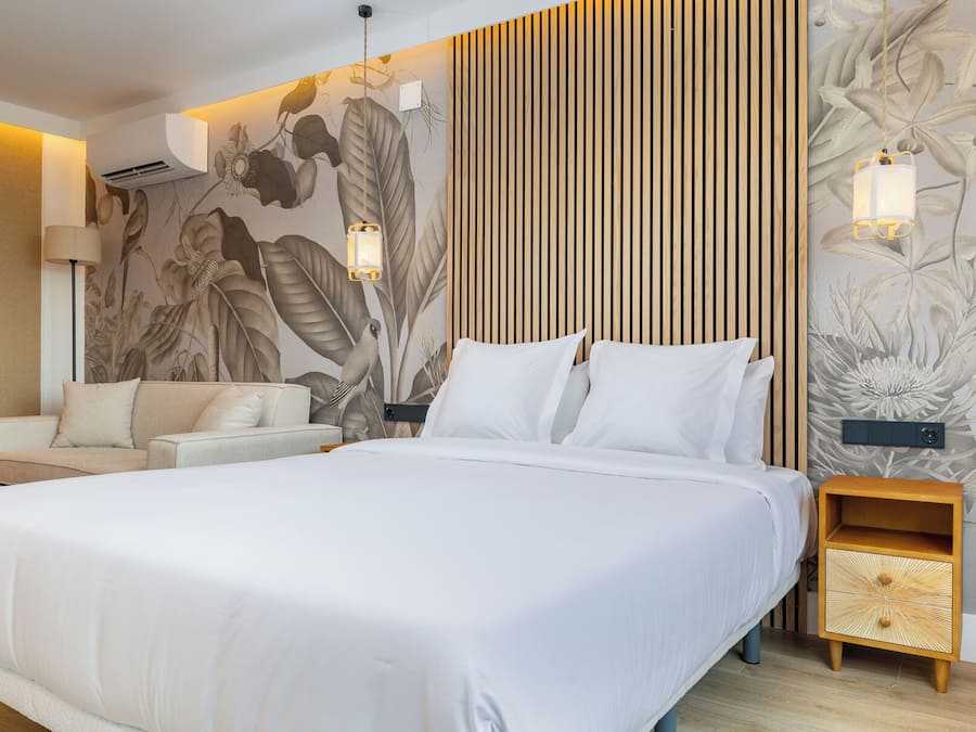 Junior Studio | Free WiFi, bed sheets