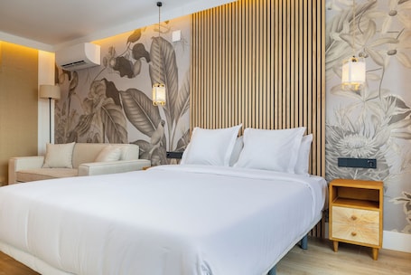 Wifi gratis y ropa de cama . HA Aparthotel Retiro Suites