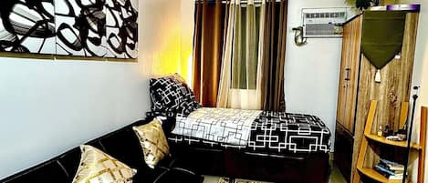 1 bedroom, desk, WiFi, bed sheets