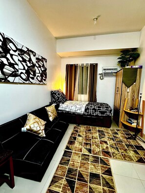 1 bedroom, desk, WiFi, bed sheets - Your Quiet Escape-Fully Furnished, Stress-Free Stay (Dasmariñas)