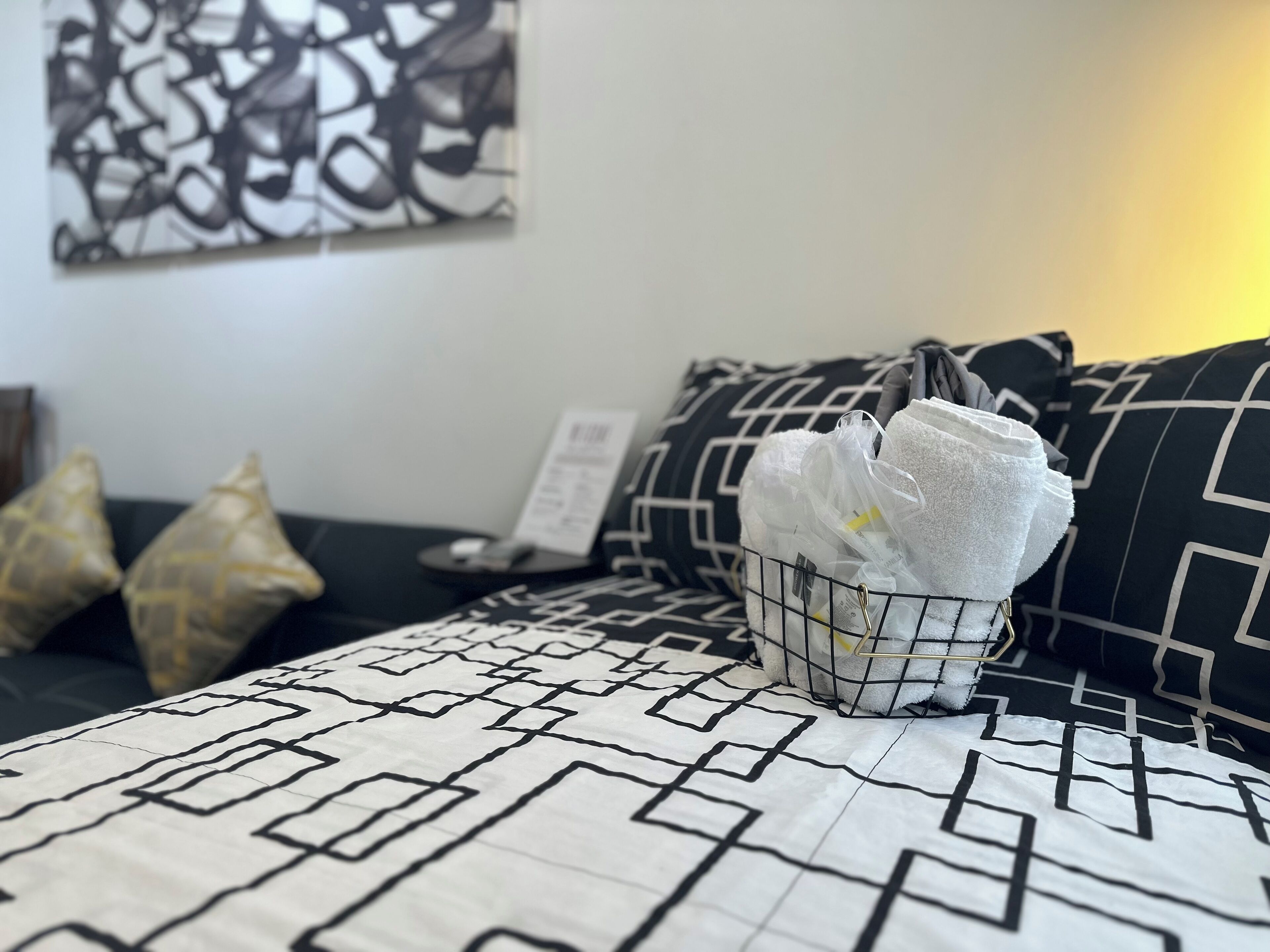 1 多间卧室、办公桌、WiFi、床单