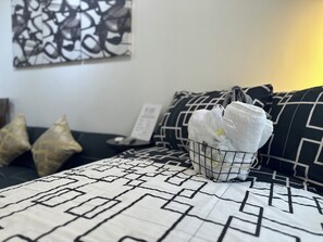 1 bedroom, desk, WiFi, bed sheets