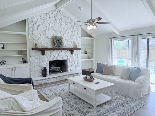 The Camelia House at the Rez 4 bedroom w/ beautiful decor