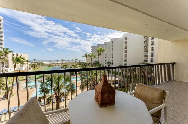 屋外ダイニングエリア