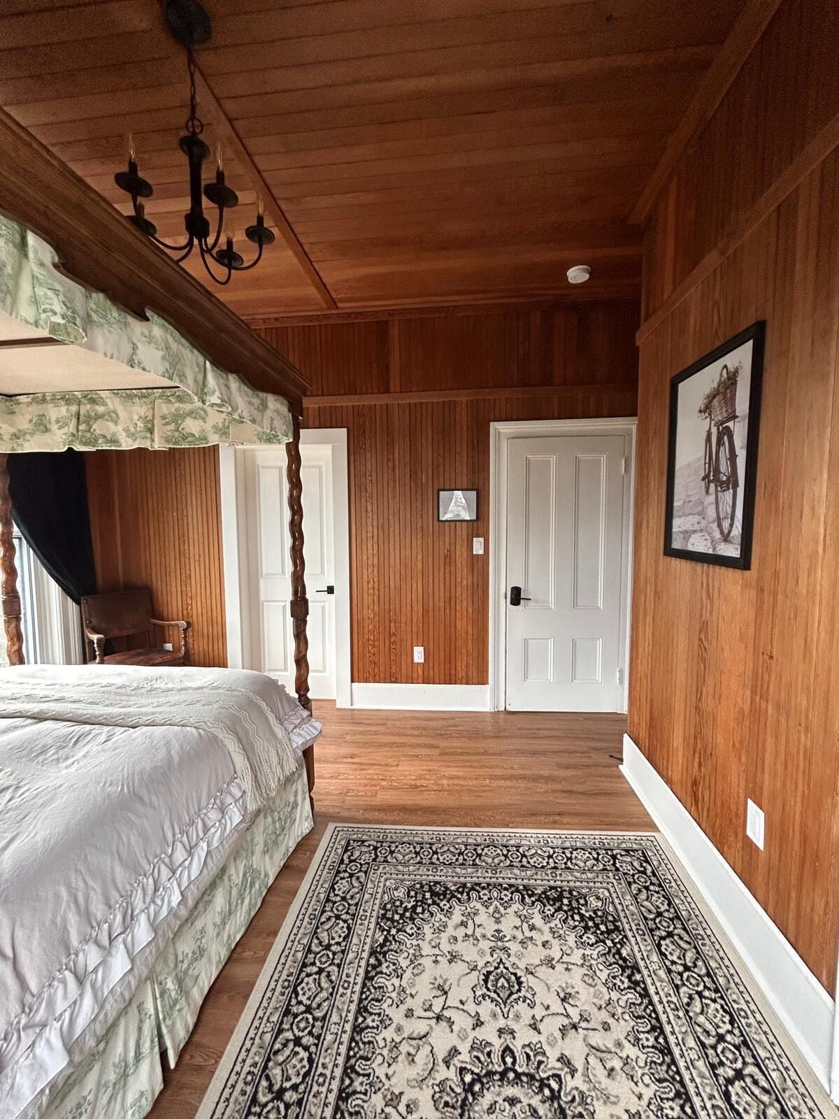 Luksus-dobbeltrom, 1 queensize-seng, peis | Wi-fi (inkludert)