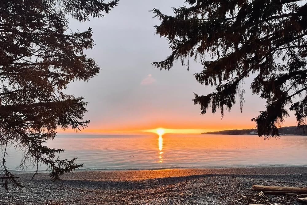 Woodside Farm Country Inn - Langford Lake