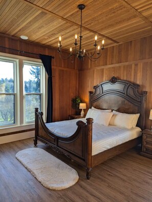 Luxury Double Room, 1 King Bed, Garden View | Free WiFi, bed sheets - Woodside Farm Country Inn (Sooke)