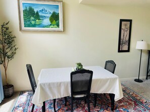 Dining - Stunning 5BR Golf Course Townhome • Arcade Lounge (Fort Collins)