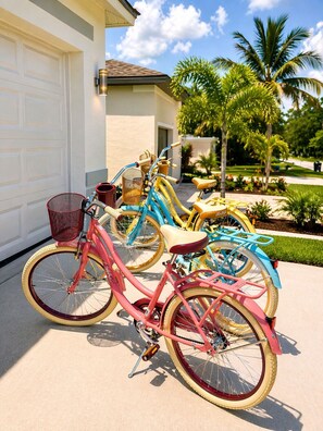 Property grounds - Upscale Bonita Springs Villa • Heated Pool • Bikes • 5 Min Beach (Bonita Springs)