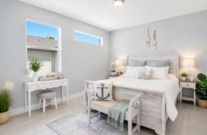 3 bedrooms, desk, iron/ironing board, WiFi - Upscale Bonita Springs Villa • Heated Pool • Bikes • 5 Min Beach (Bonita Springs)