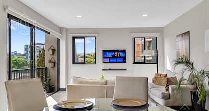 Great views, Upscale Located APT in San Salvador