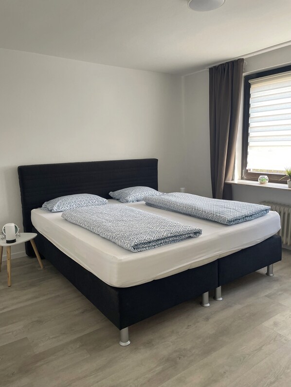 1 bedroom, desk, free WiFi, bed sheets