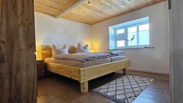 3 bedrooms, iron/ironing board, travel cot, WiFi