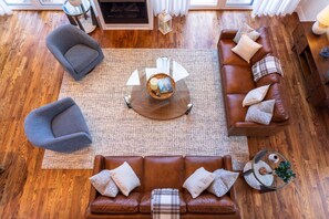 Living area - Edelweiss Manor Rocky Fork Destination (Hillsboro)