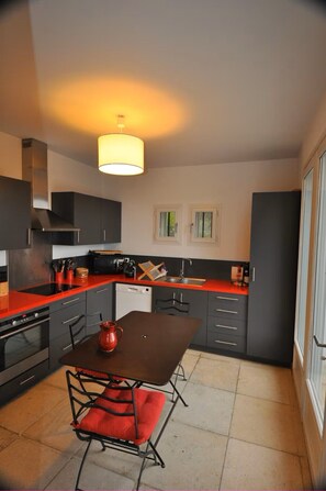 Fridge, microwave, oven, stovetop - Mas in Les Baux de Provence with swimming pool in the heart of the Alpilles regional park (Les Baux-de-Provence)