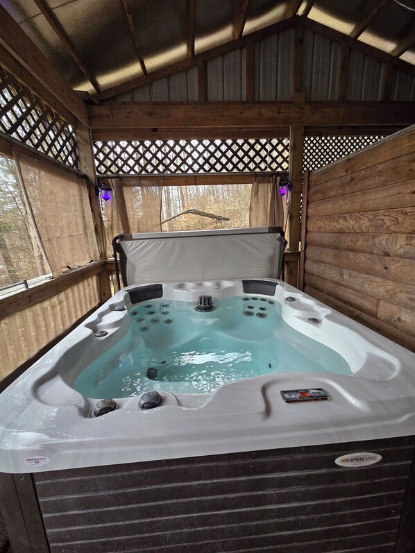 Indoor spa tub