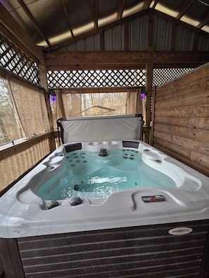 Indoor spa tub