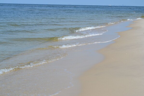 Beach nearby, sun loungers, beach towels - Dreaming of the Beach, come enjoy a private oasis at Dauphin Dream (Dauphin Island)