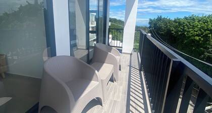 Panamericana: Cozy 3-bedroom Condo with 4 ACs one in each room. WIFI included.